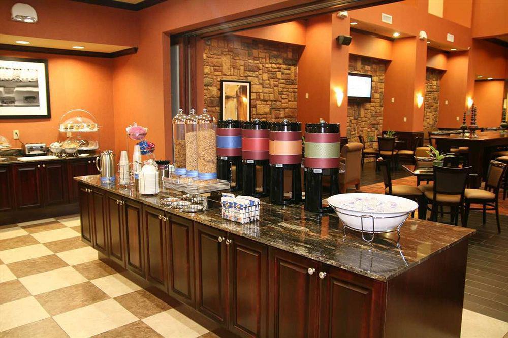 Hampton Inn&Suites Mission Restaurant photo