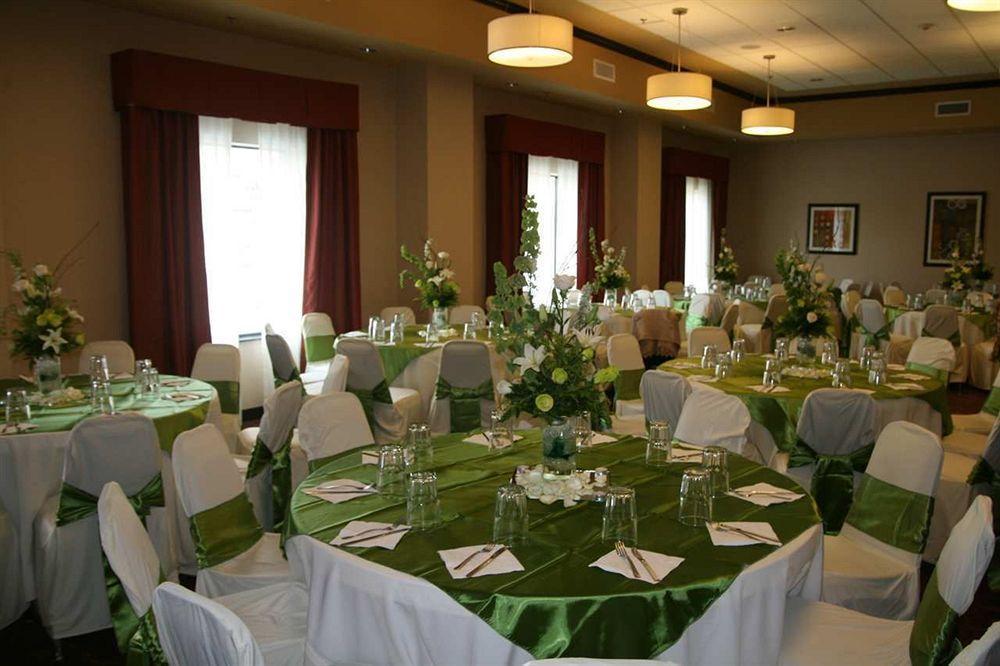 Hampton Inn&Suites Mission Restaurant photo