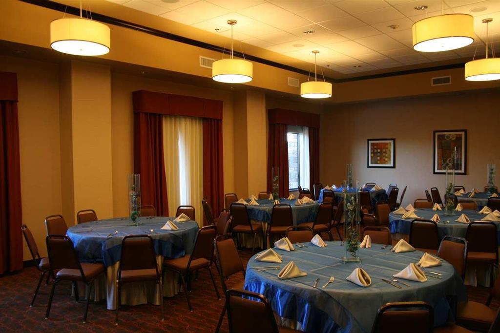 Hampton Inn&Suites Mission Restaurant photo