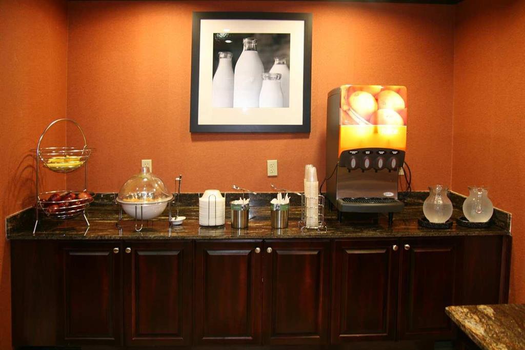 Hampton Inn&Suites Mission Restaurant photo